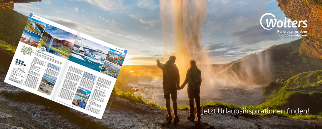 Werbebanner von Wolters: Ein Reisemagazin mit Bildern von Wasserfällen und Gletschern liegt vor einem Paar, das vor einem Wasserfall steht. Text: Jetzt Urlaubsinspirationen finden! Werbebanner von Wolters: Ein Reisemagazin mit Bildern von Wasserfällen und Gletschern liegt vor einem Paar, das vor einem Wasserfall steht. Text: Jetzt Urlaubsinspirationen finden!